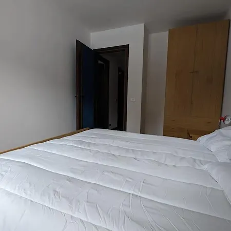 Fronte Pista Apartman *