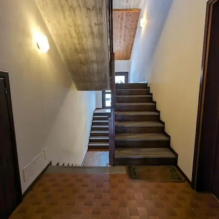 Fronte Pista Apartman *